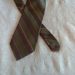 Croft & Barrow striped tie green base